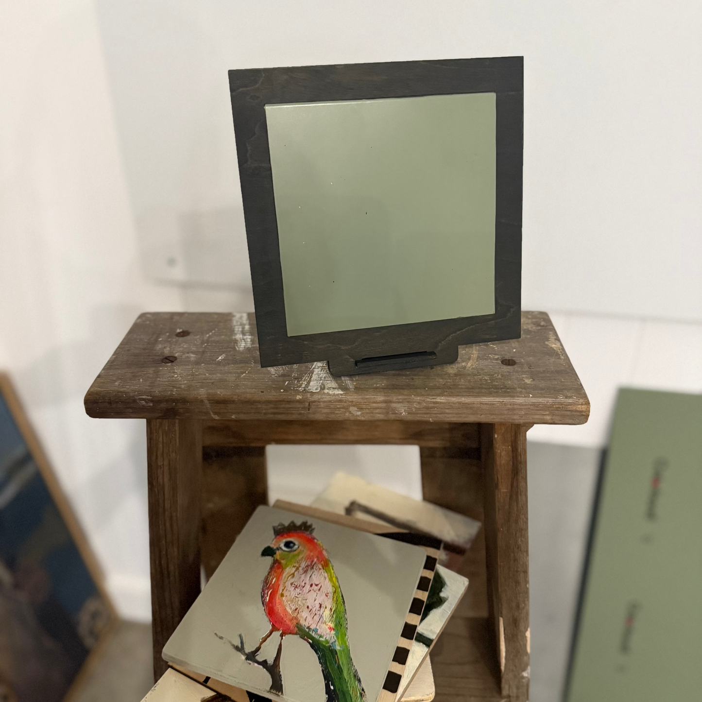 Poppy stand up frame